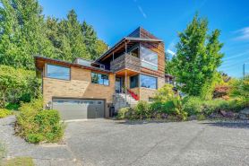 Sweeping Sound Views - Park Setting - Near Alki