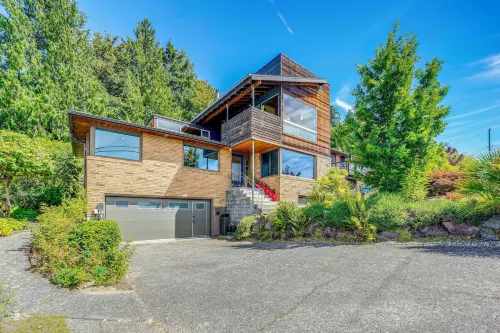 Sweeping Sound Views - Park Setting - Near Alki - Apartments