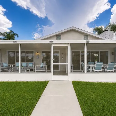 Waterfront home with direct gulf access Hotels in Hernando Beach