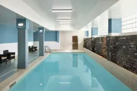 Four Points by Sheraton Edmonton South - プール