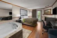 Super 8 by Wyndham Gananoque        Country Squire Resort - 2-Star
