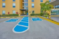 City Express by Marriott Salamanca - parking
