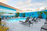 Renaissance Los Angeles Airport Hotel - Romantic