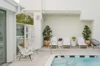Short Stories Hotel - Pools