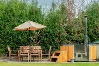 Coronation Cottage - With Woodfired Hot Tub - 2-Sterne
