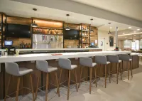 Doubletree by Hilton Chico - بار