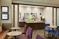 Hampton Inn and Suites Seattle/Renton - breakfast