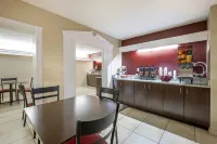 Red Roof Inn Knoxville North - Merchants Drive - parking
