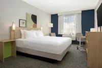 Spark by Hilton Owen Sound - Kæledyr tilladt