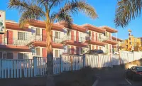Fireside Inn by the Beach Boardwalk & Bowling - Mountain View