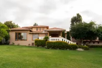 Guayllabamba Estate - Indoor Pool, Jacuzzi & Gym - 2-Star