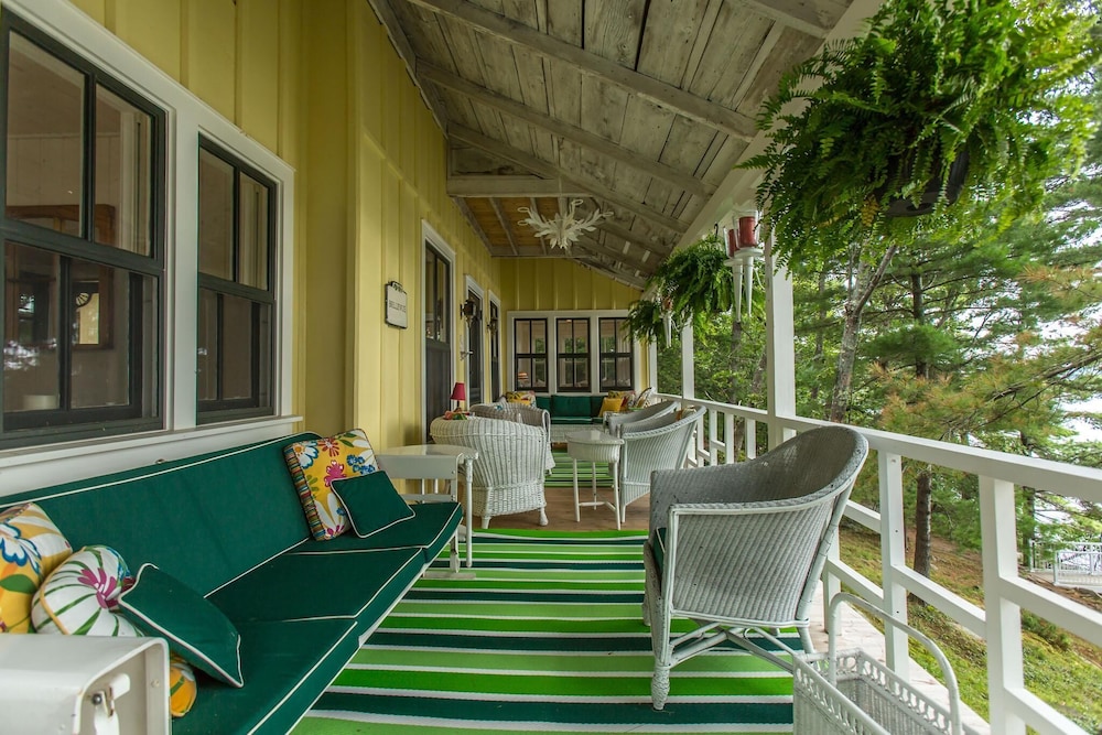 Belleview Keewaydin IslandPerfectly Restored Cottage, Boathouse