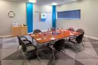 Holiday Inn Express HULL CITY CENTRE by IHG - parking