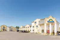 Days Inn by Wyndham Effingham - Gym