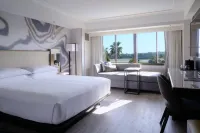 Long Beach Marriott Hotels near Naples