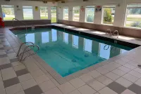Super 8 by Wyndham Hinton - Pools
