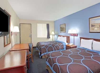 Super 8 by Wyndham Suwanee