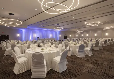 Hilton Vancouver Metrotown Отели рядом с достопримечательностью «Университет Саймона Фрезера»