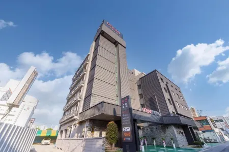 Gwangju Yongbong-Dong Yaja Gwangju Yongbong Branch Отели рядом с достопримечательностью «Jungoe Park»