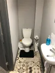 Private En-Suite Room in Town, Close to Hospital