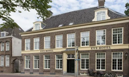 Eye Hotel