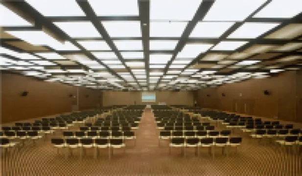 Nirvana Cosmopolitan Hotel - Convention & Sports Center