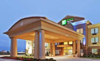 Holiday Inn Express & Suites Pauls Valley