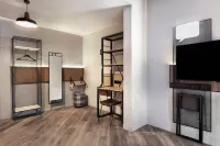 Moxy Lille City فنادق في ليل