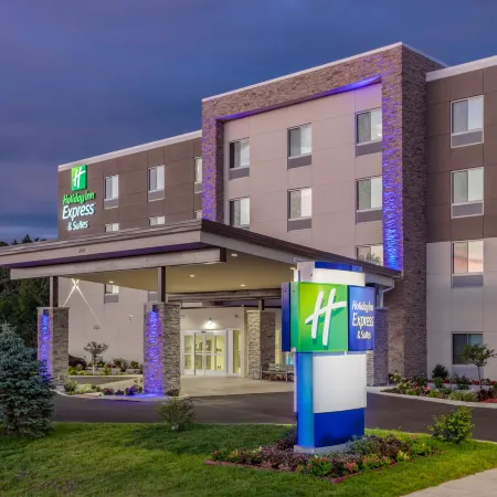 Holiday Inn Express & Suites ELKHART NORTH by IHG