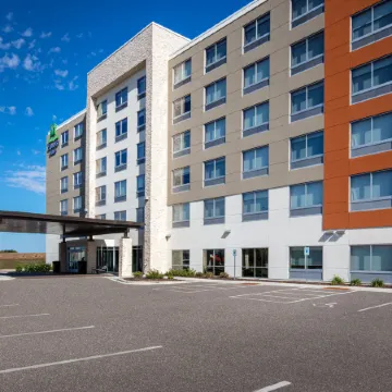 Holiday Inn Express & Suites BELOIT by IHG