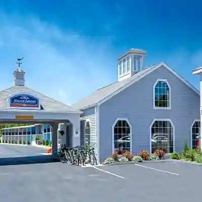 Howard Johnson by Wyndham Mystic Hotel Exterior