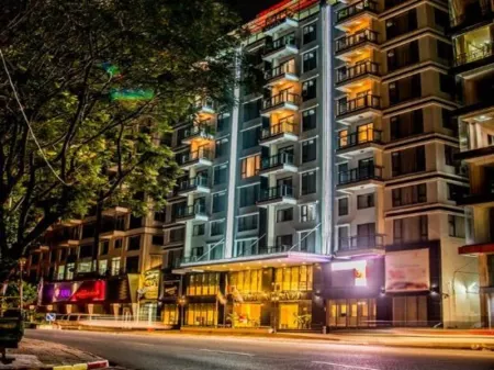 Esperado Lakeview Hotel Отели в г. Botataung