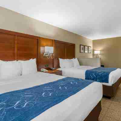 Comfort Suites Cedar Falls Rooms