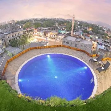 Golden Tulip Jaipur City Center Отели рядом с достопримечательностью «Лекционный зал Birla Auditorium»