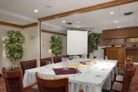 Ramada by Wyndham Saginaw Hotel & Suites Hotels in Saginaw