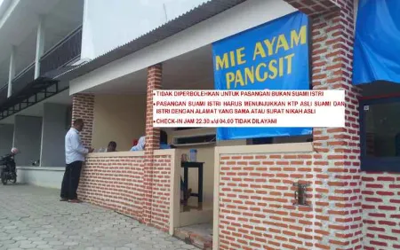 Triple A Homestay 1 Syariah Отели в г. Way Halim Permai