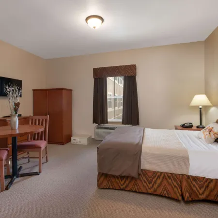 Clarion Hotel & Suites