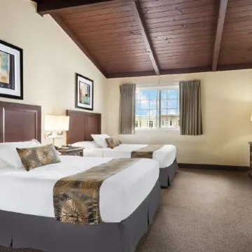 Travelodge by Wyndham San Francisco Bay Отели рядом с достопримечательностью «Алькатрас»