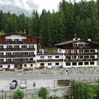 Hotel des Alpes Hotel Exterior