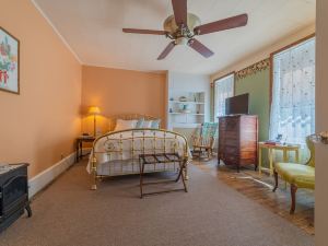 The Maid's Quarters Bed Breakfast & Tearoom