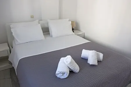 Phaos Santorini Suites