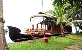 Houseboat Cruise in the Backwaters of Kerala