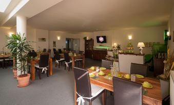 Park-Hotel Leimen - Housity