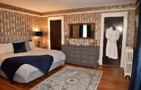 Grand Colonial B&B Hotels in Little Falls