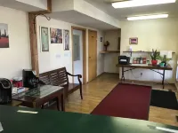 Econo Lodge Inn & Suites Hotels in Pincher Creek