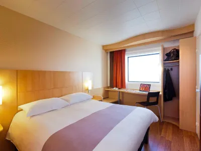 Ibis Paris la Défense Esplanade Hotels in Courbevoie