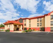Comfort Inn & Suites Lincoln I-20 - parking