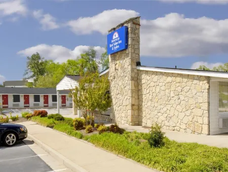 Americas Best Value Inn Conyers Отели рядом с достопримечательностью «Кафедральный собор Крисчен Гроут»