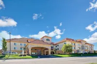 La Quinta Inn & Suites by Wyndham Olathe Hotels in Olathe