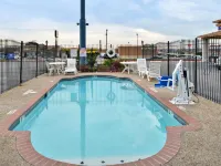 Travelodge by Wyndham New Braunfels - Uima-altaat